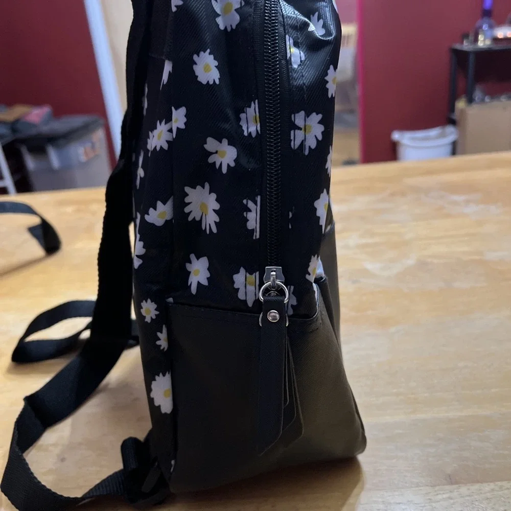 Kathy Ireland Insulated Backpack Lunch Bag Flower Design Black